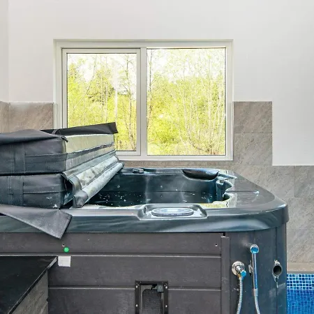 Luxury Retreat With Pool Oksbøl